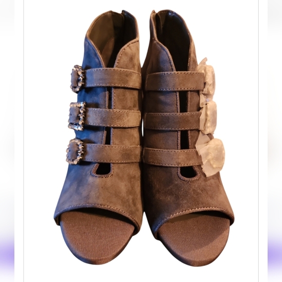 White House Black Market Open Toe Suede Gray Gem Buckle Booties size 6.5M - Picture 5 of 8